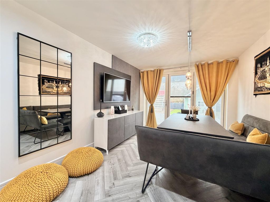 Property photo 3 of 25 Kitchen/Family