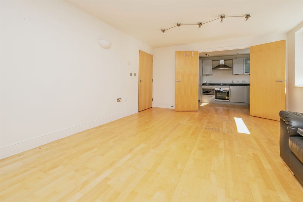 Property photo 2 of 6
