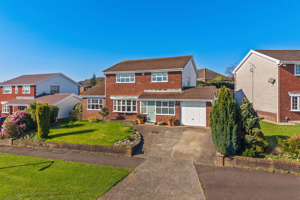 Property photo 1 of 32