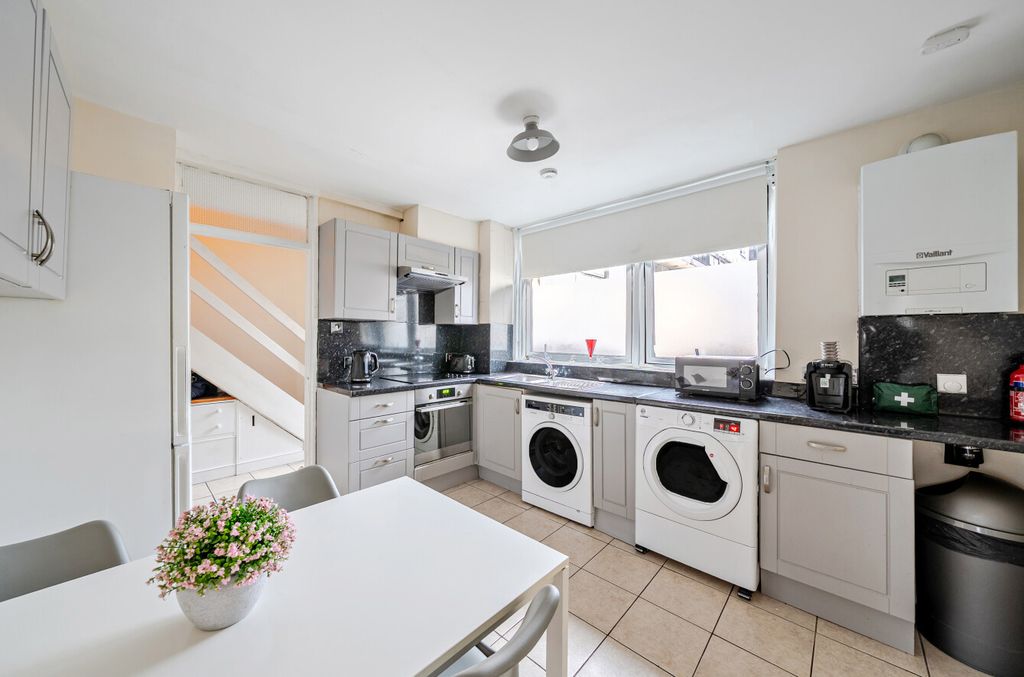 Property photo 3 of 14 1-6938877373c31-1...