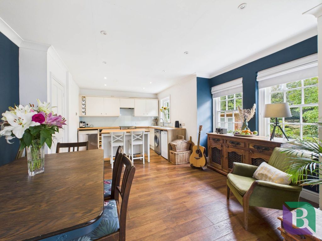 Property photo 3 of 32