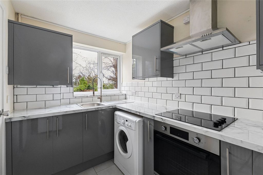 Property photo 2 of 12 Picture No. 11