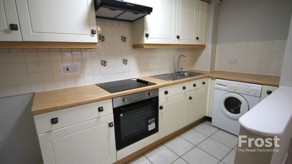 Property photo 2 of 9 Kitchen