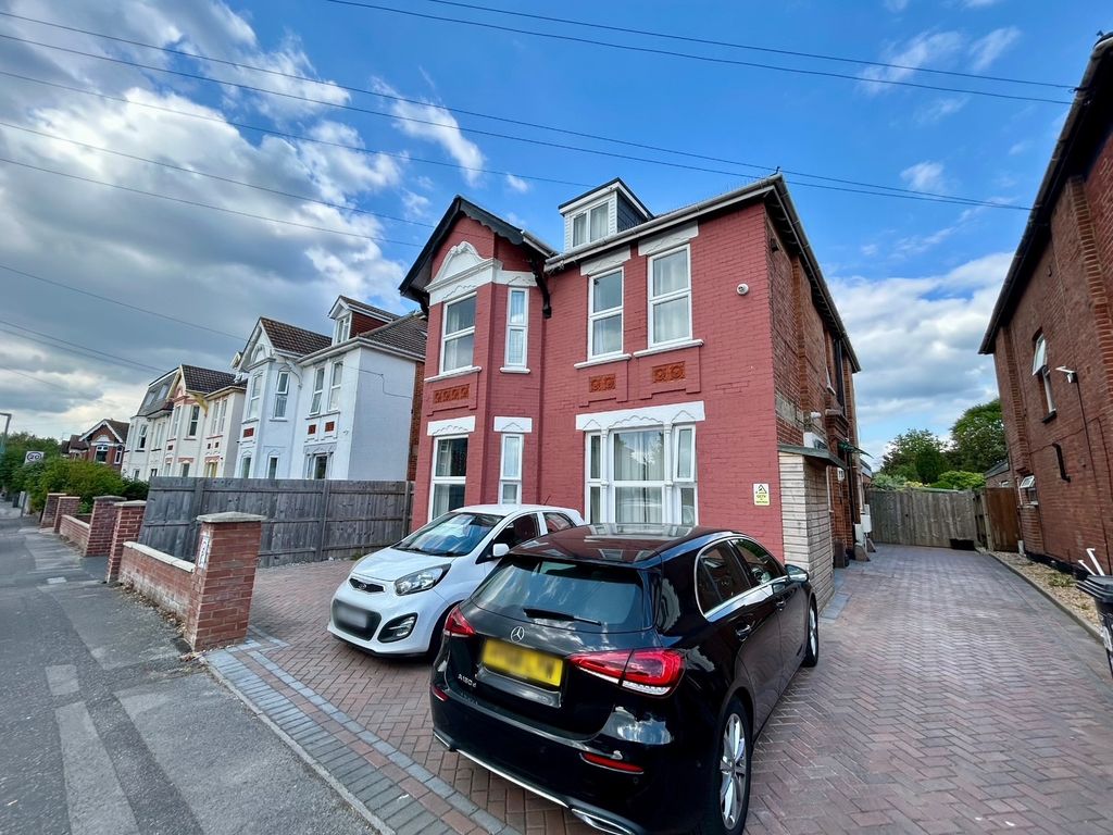 Property photo 1 of 10 Front