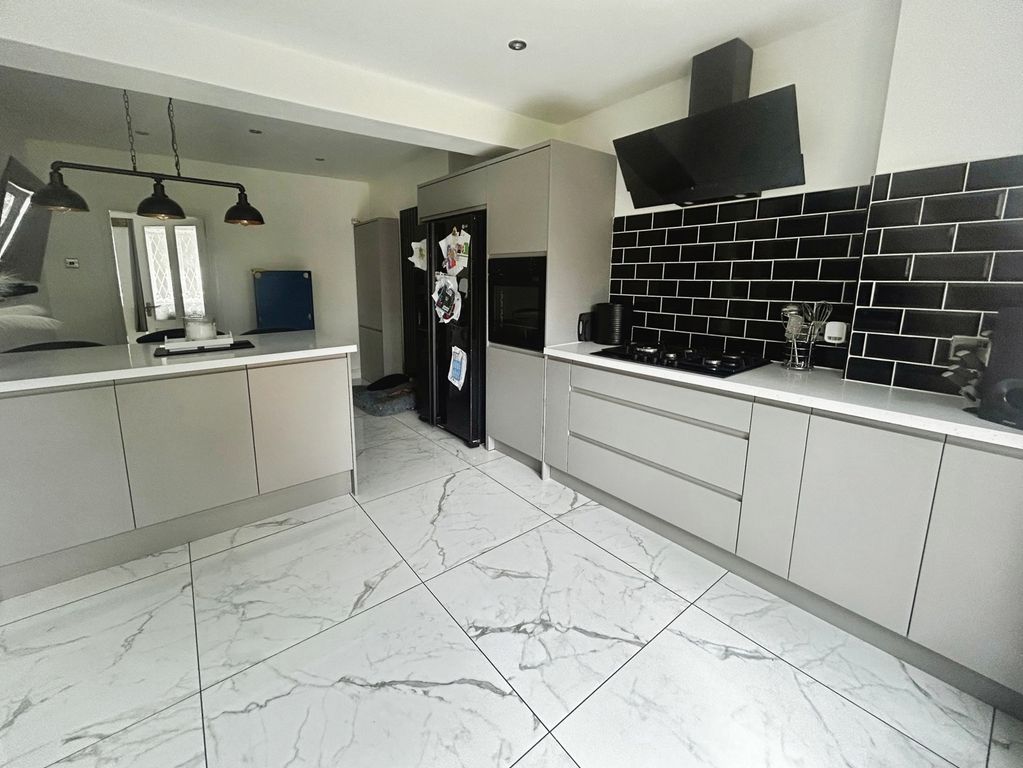 Property photo 2 of 13 Kitchen