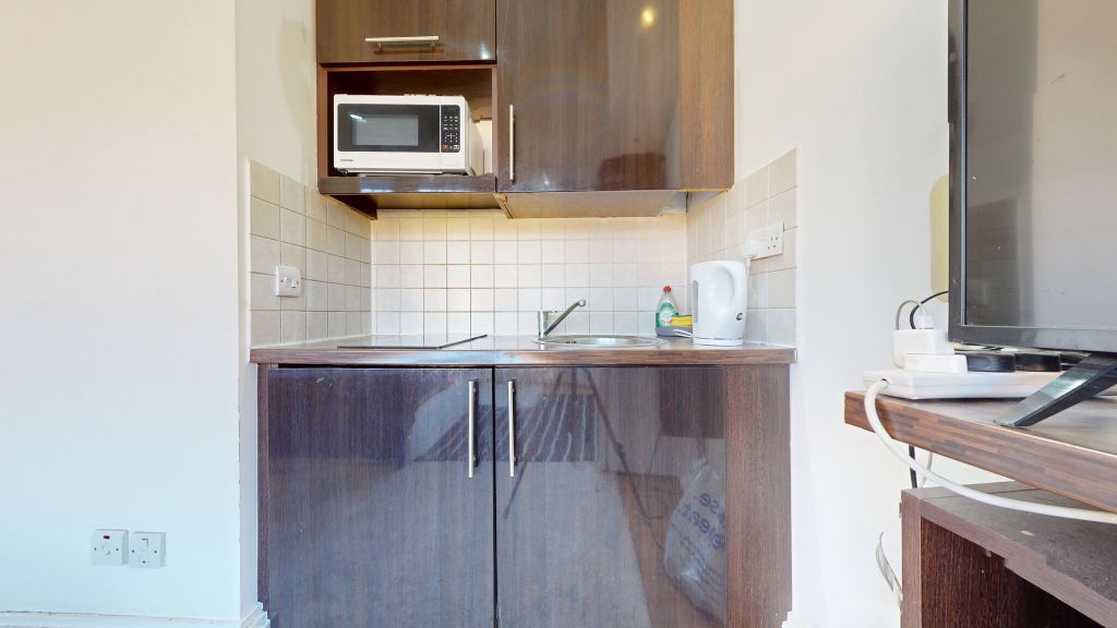 Property photo 2 of 8 Kitchen