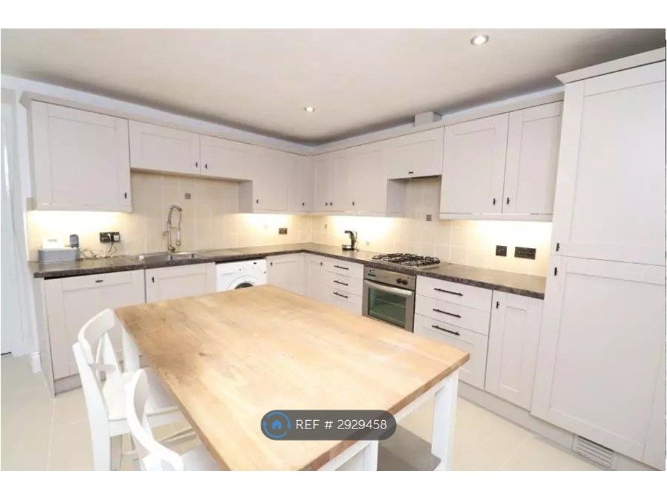 Property photo 3 of 12 Kitchen