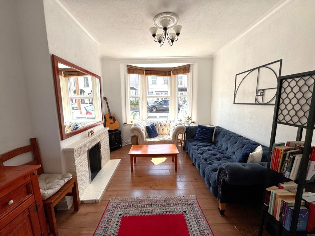 Property photo 2 of 14 5044044