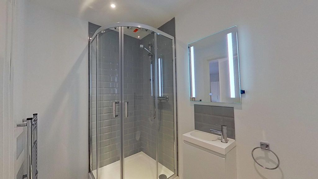 Property photo 3 of 15 Bathroom
