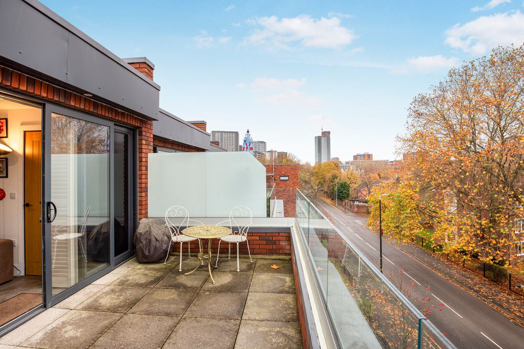 Property photo 3 of 27 Roof Terrace