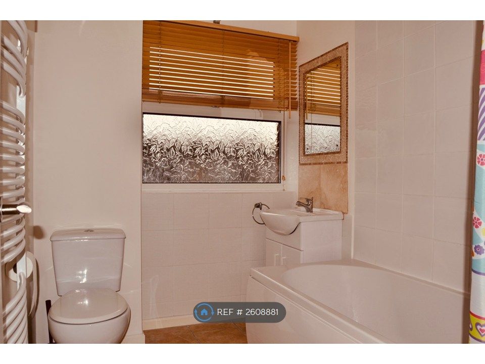Property photo 3 of 10 Bathroom