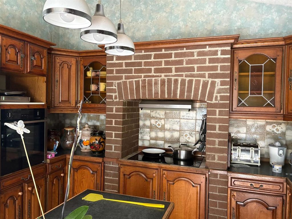 Property photo 2 of 35 A212Ad07-6d24-4096-A159-528A7A626545.Jpeg