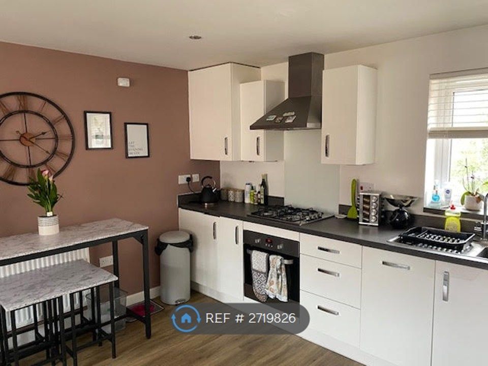 Property photo 1 of 10 Kitchen/Living Room