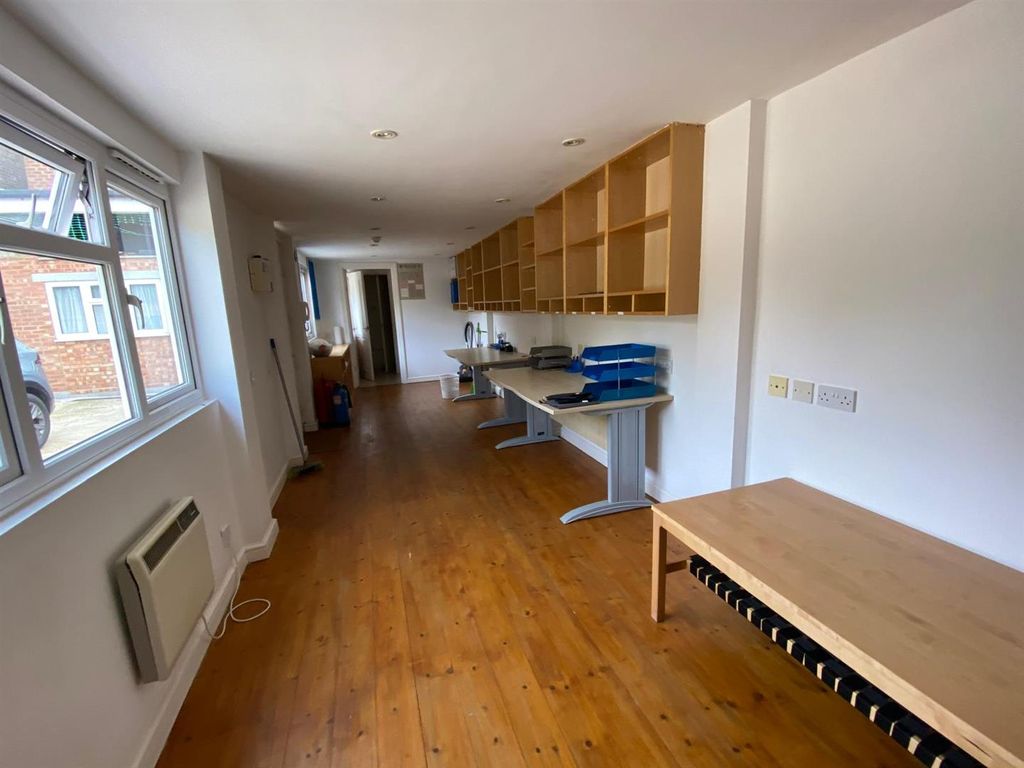 Property photo 2 of 11 Photo-2025-10-15-23-55-56 (2).Jpg