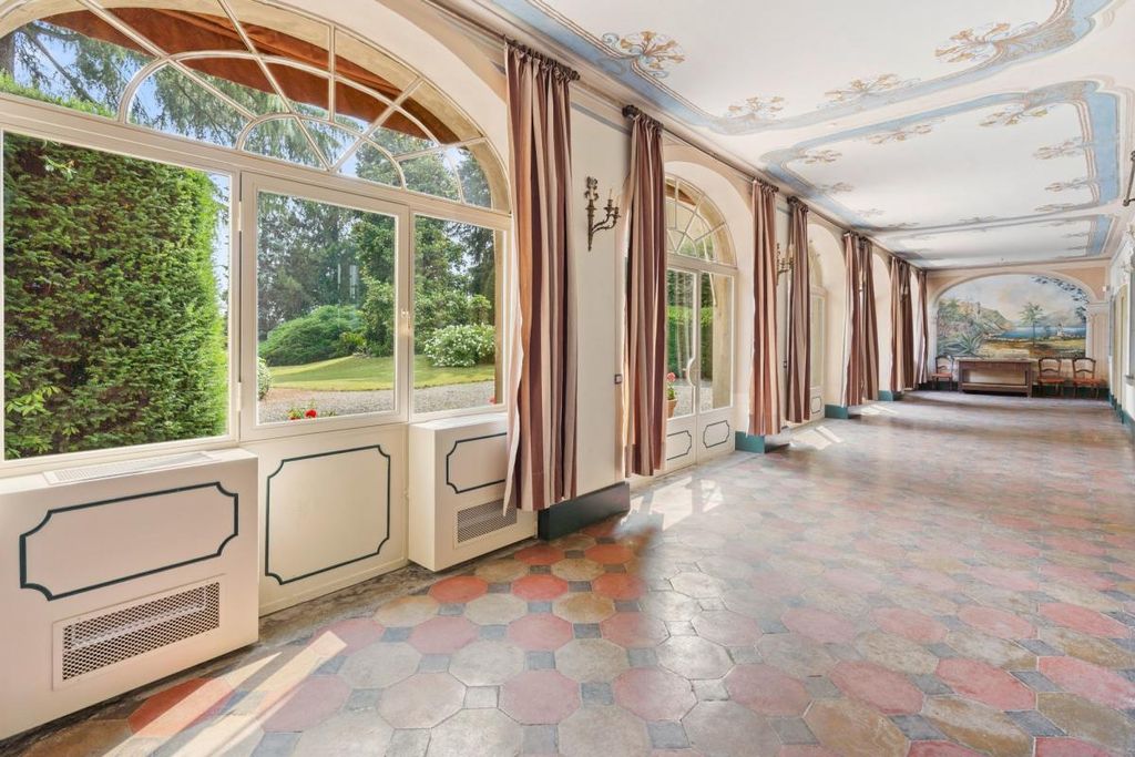 Property photo 2 of 35