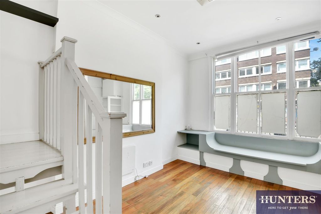 Property photo 3 of 7 Reception