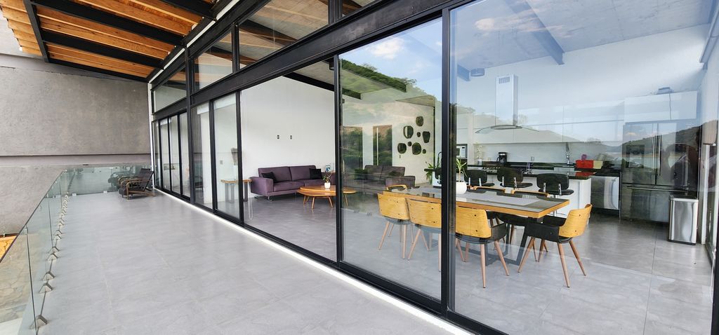 Property photo 3 of 40