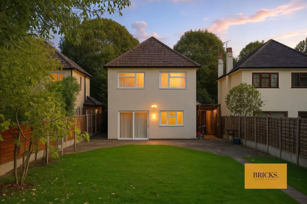 Property photo 1 of 32