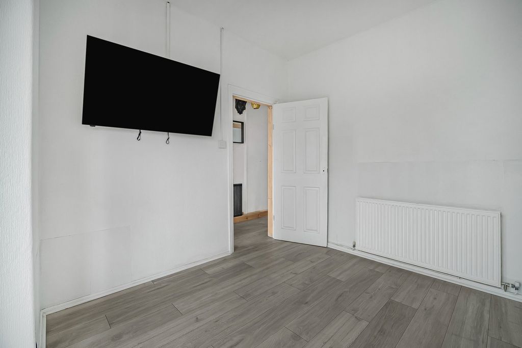 Property photo 2 of 27
