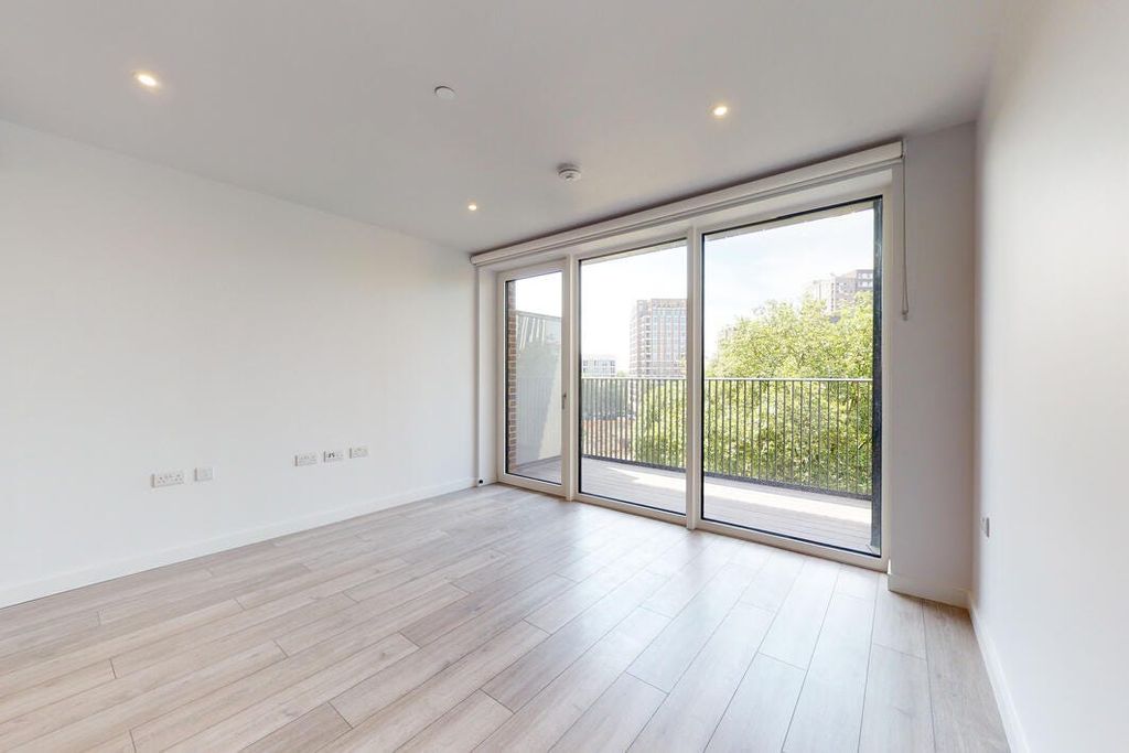 Property photo 3 of 21