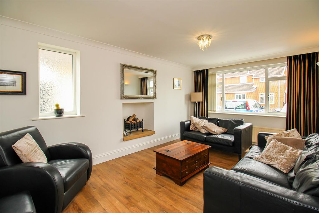 Property photo 2 of 17 Living Room