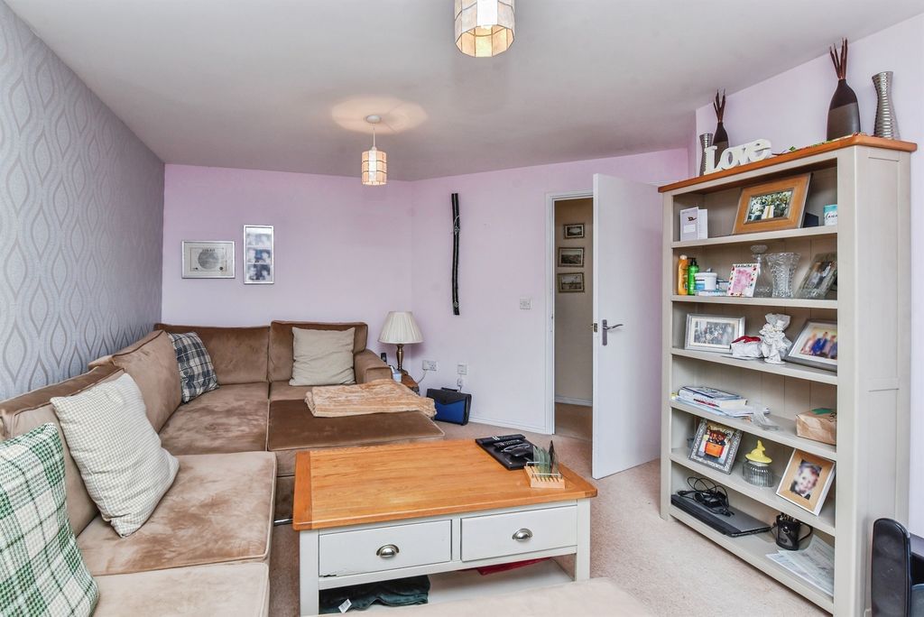 Property photo 3 of 12
