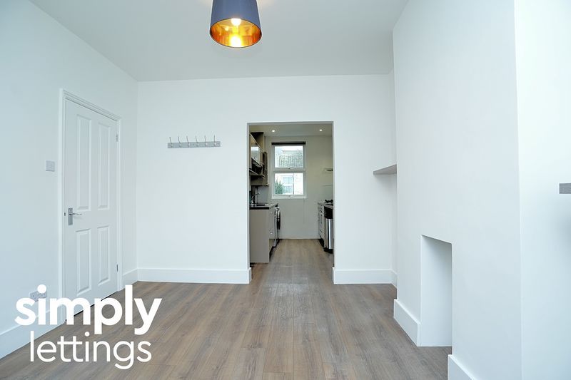 Property photo 3 of 12 Photo 5