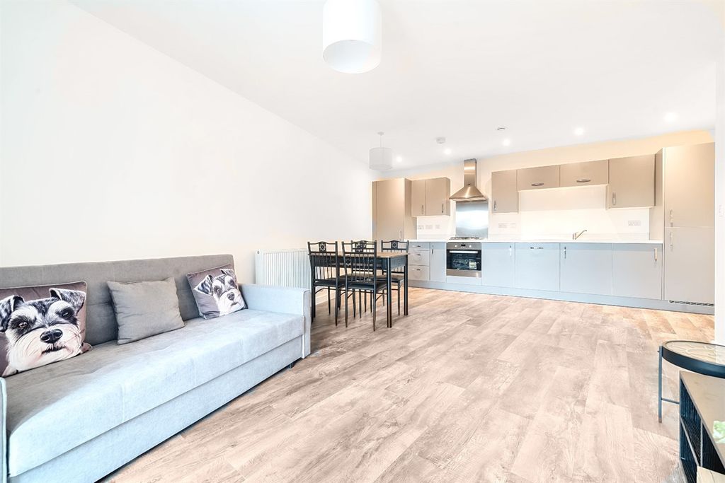 Property photo 3 of 7 Lounge