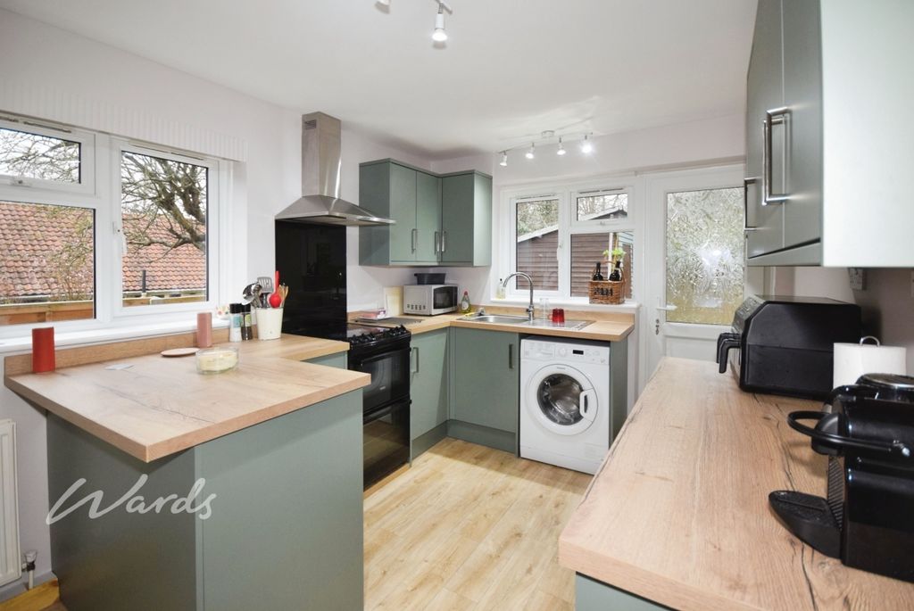 Property photo 2 of 19 644F4Dd2-Kitchen