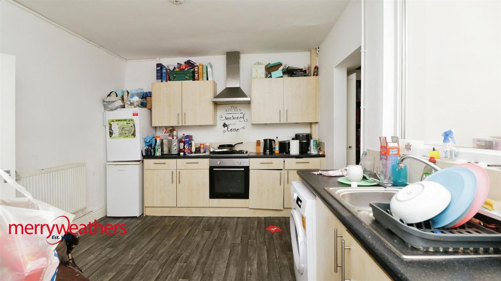 Property photo 2 of 7 Dining Kitchen
