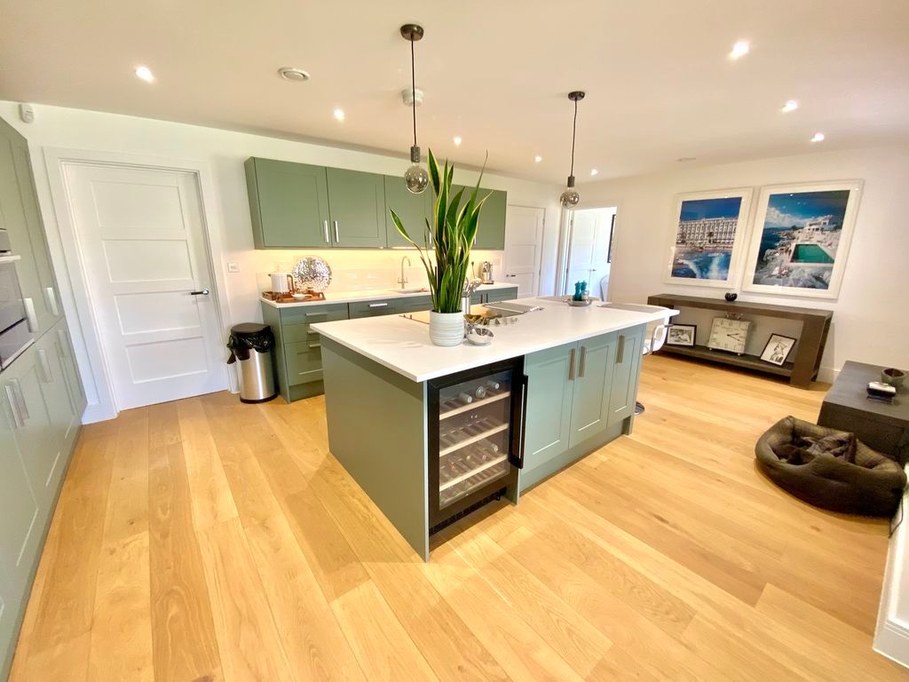 Property photo 2 of 28 Kitchen