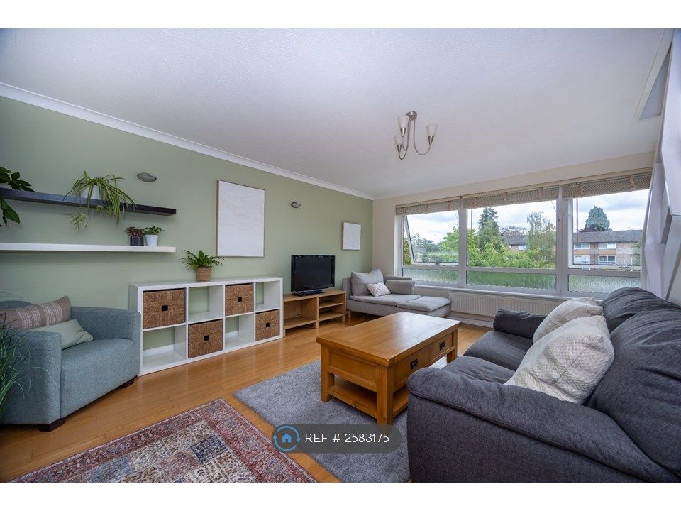 Property photo 1 of 21 Lounge Looking Towards Front