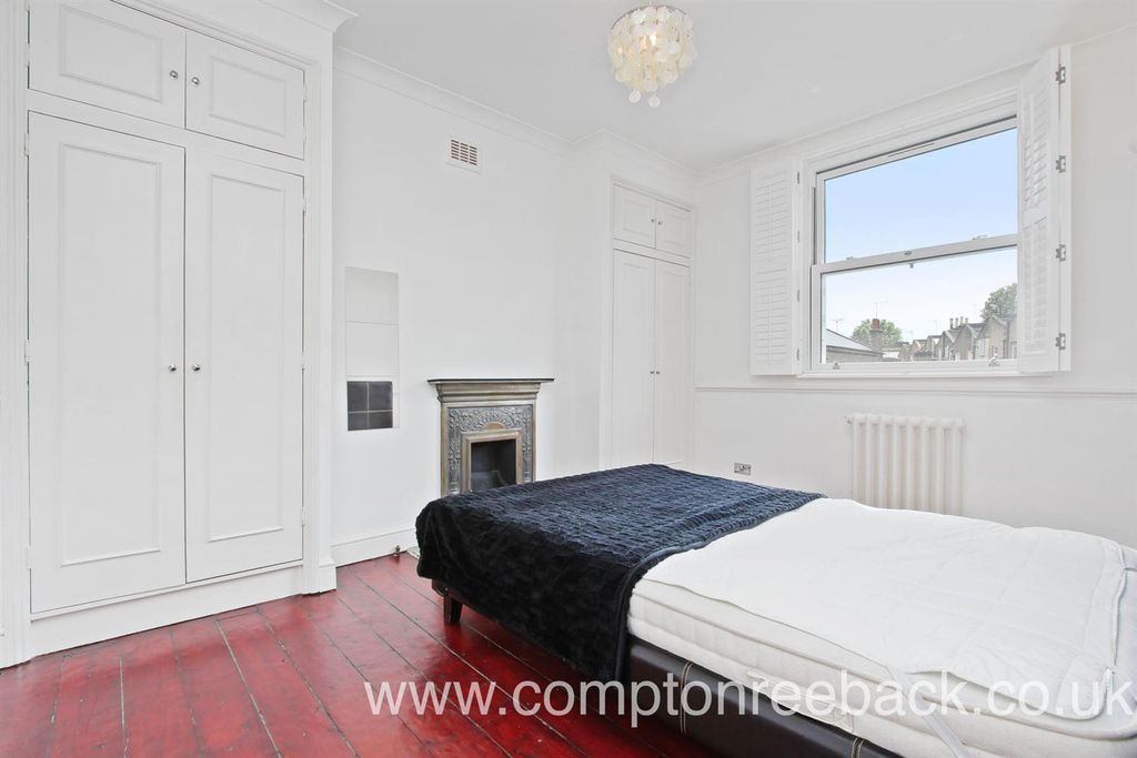 Property photo 2 of 8 Bedroom 1: