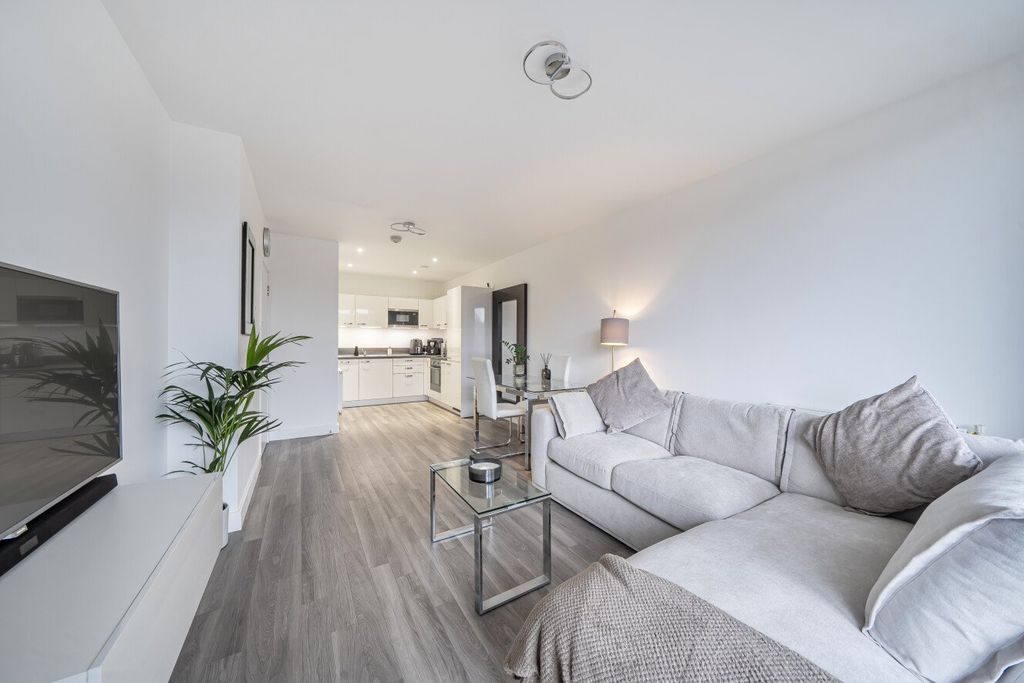 Property photo 1 of 18 Picture No. 04