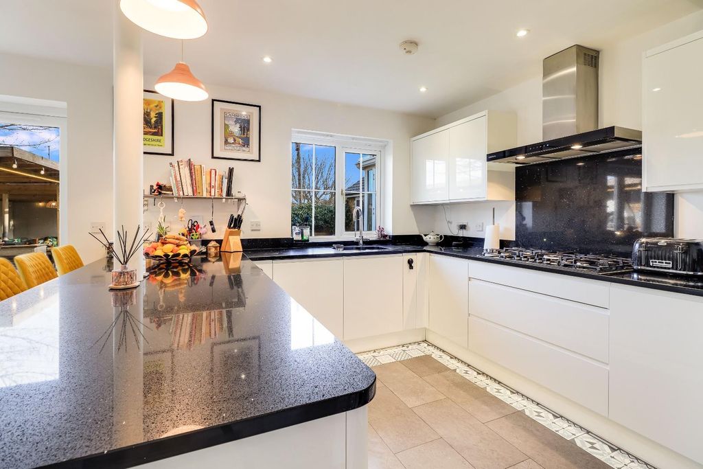 Property photo 2 of 28 Img (6) (1).Jpg