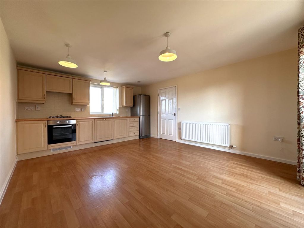 Property photo 2 of 11 Open-Plan Living/Dining Space 147