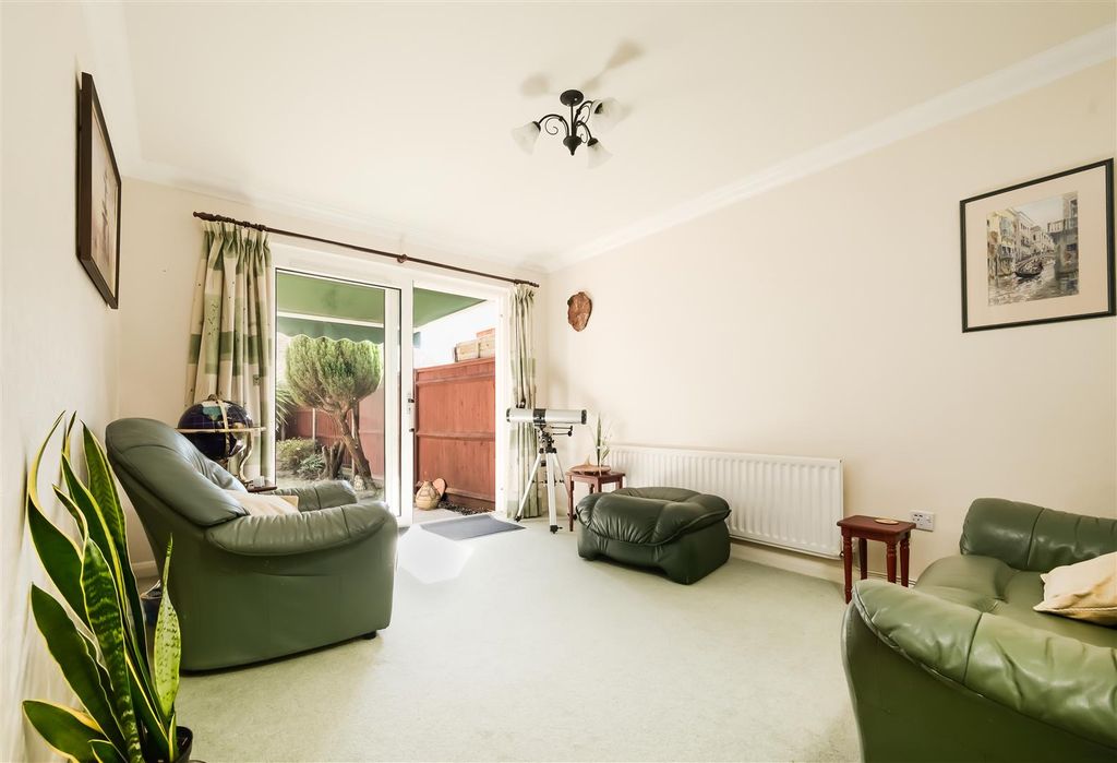 Property photo 2 of 19 2 Cormorant Close 4.Jpeg