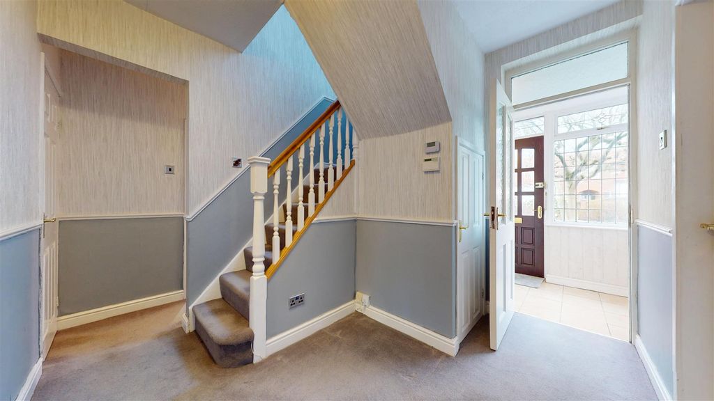 Property photo 2 of 39 Bleak Hill Road Hall