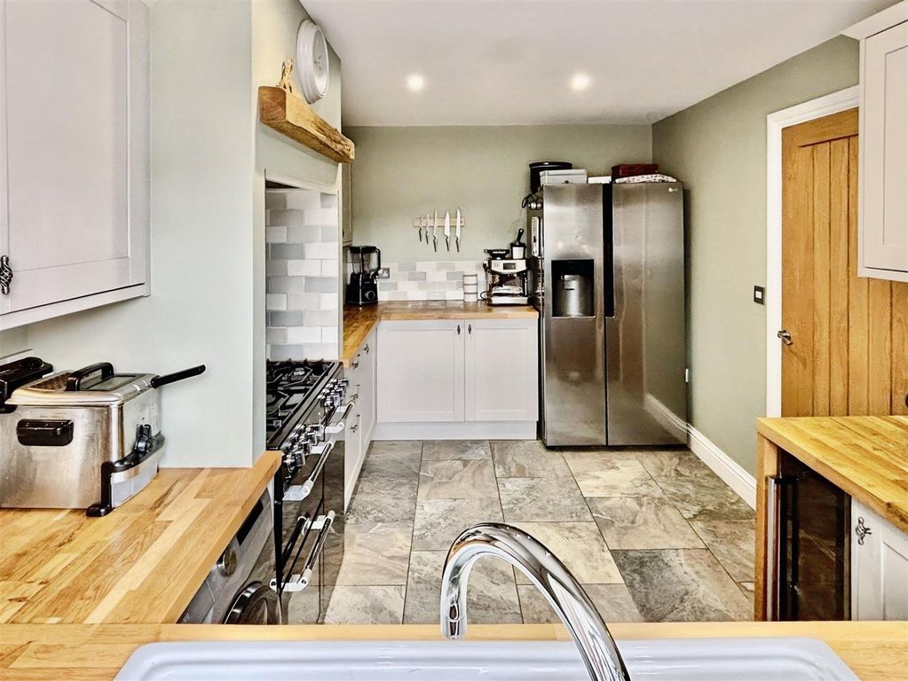 Property photo 3 of 16 Kitchen