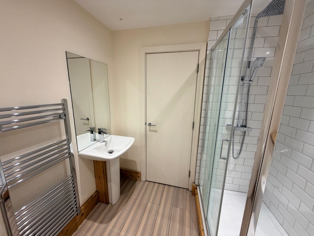 Property photo 3 of 15 Bathroom