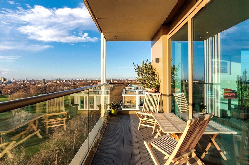 Property photo 1 of 27 Balcony