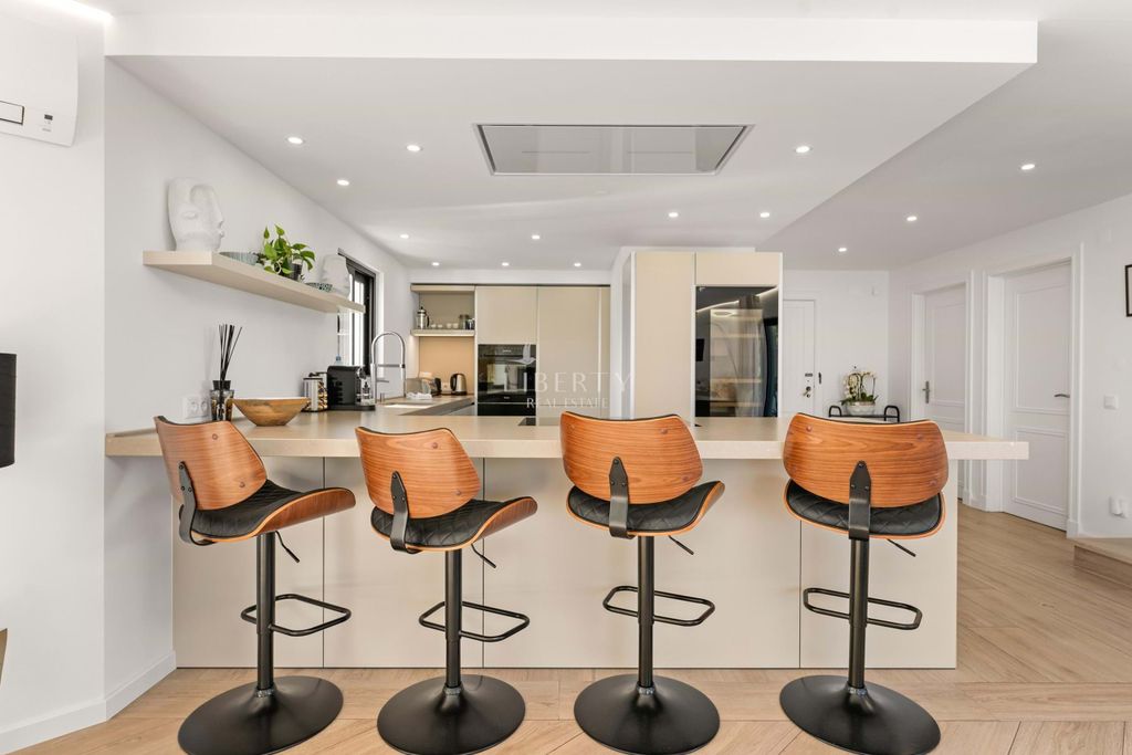 Property photo 2 of 30