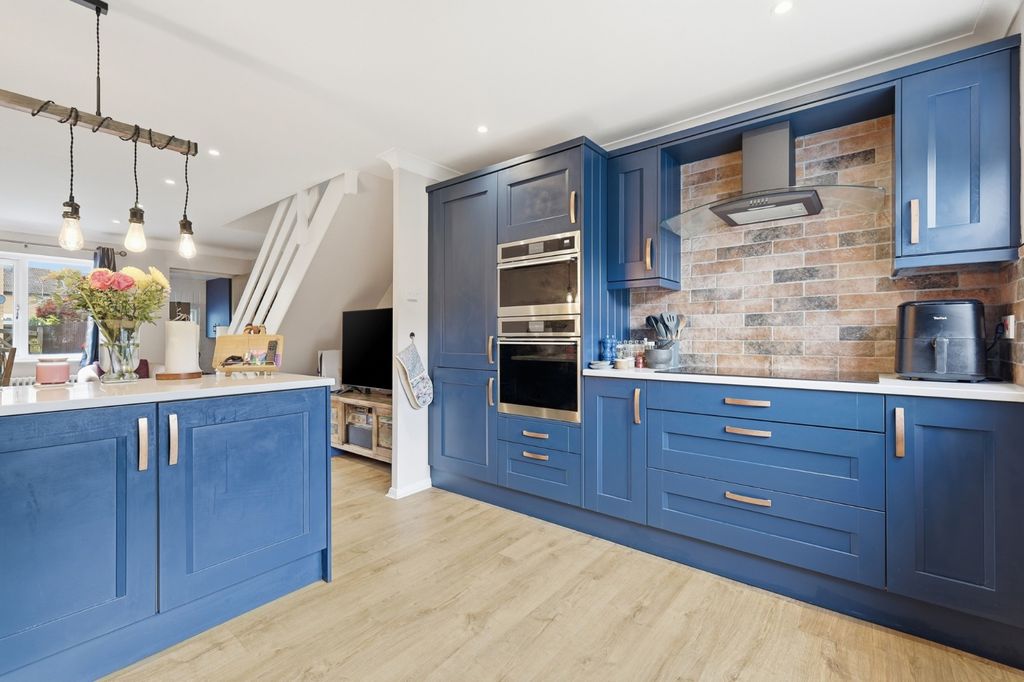 Property photo 2 of 14 5224243