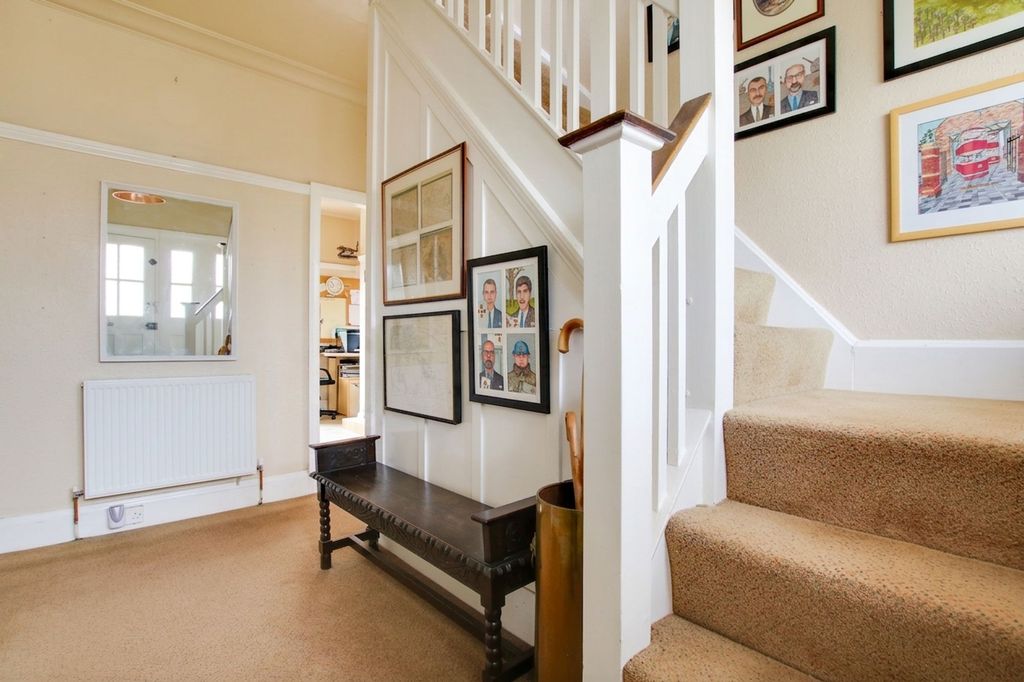 Property photo 3 of 48