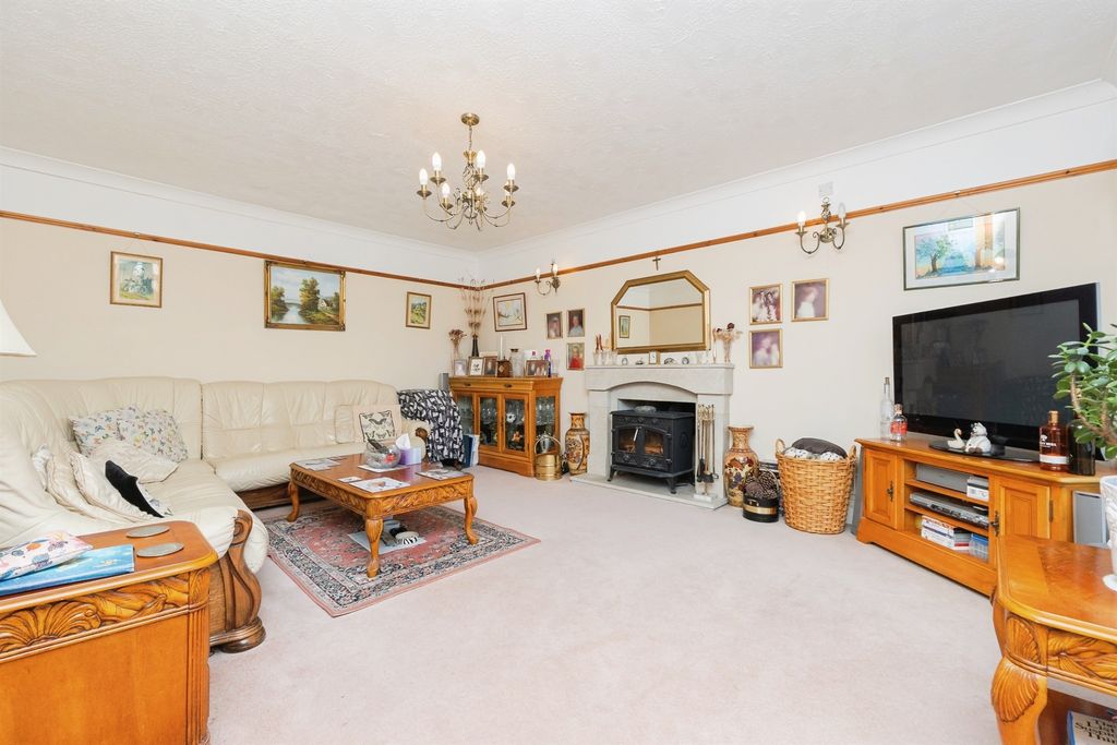 Property photo 3 of 28