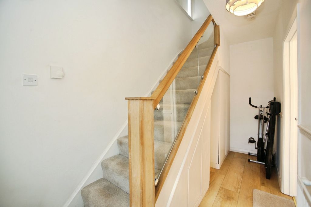 Property photo 3 of 20 Pbox-Img.Jpg