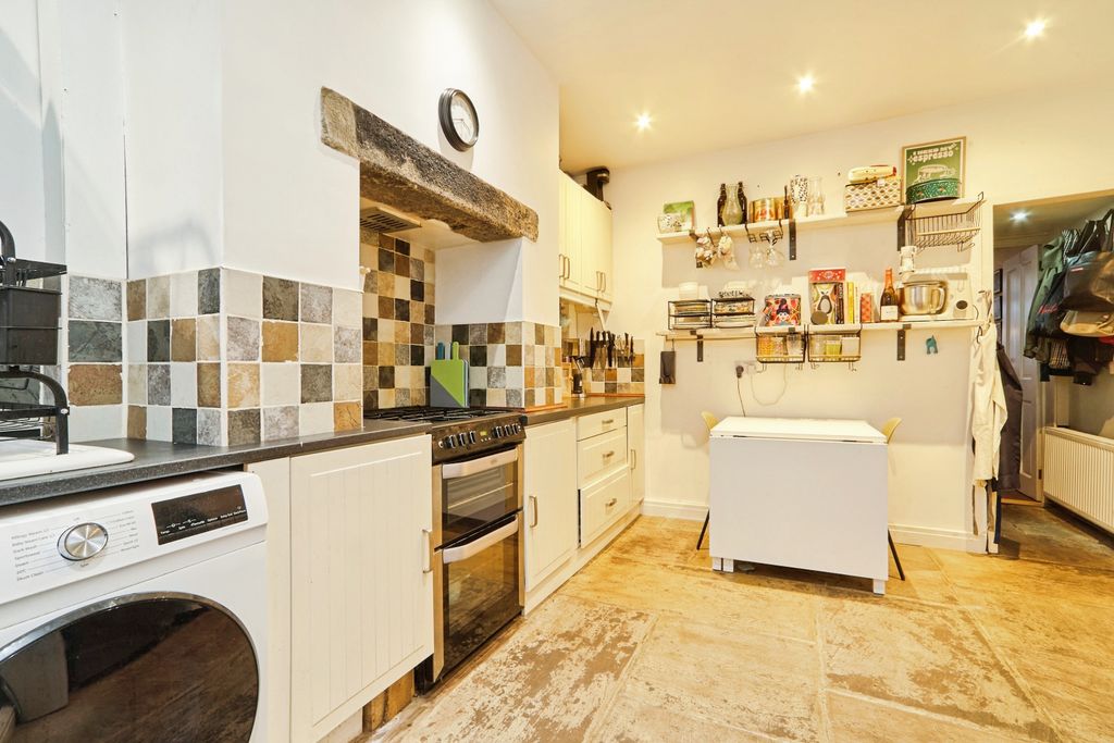 Property photo 3 of 20 Dining Kitchen