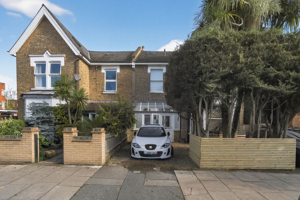 Property photo 1 of 21 Entrance