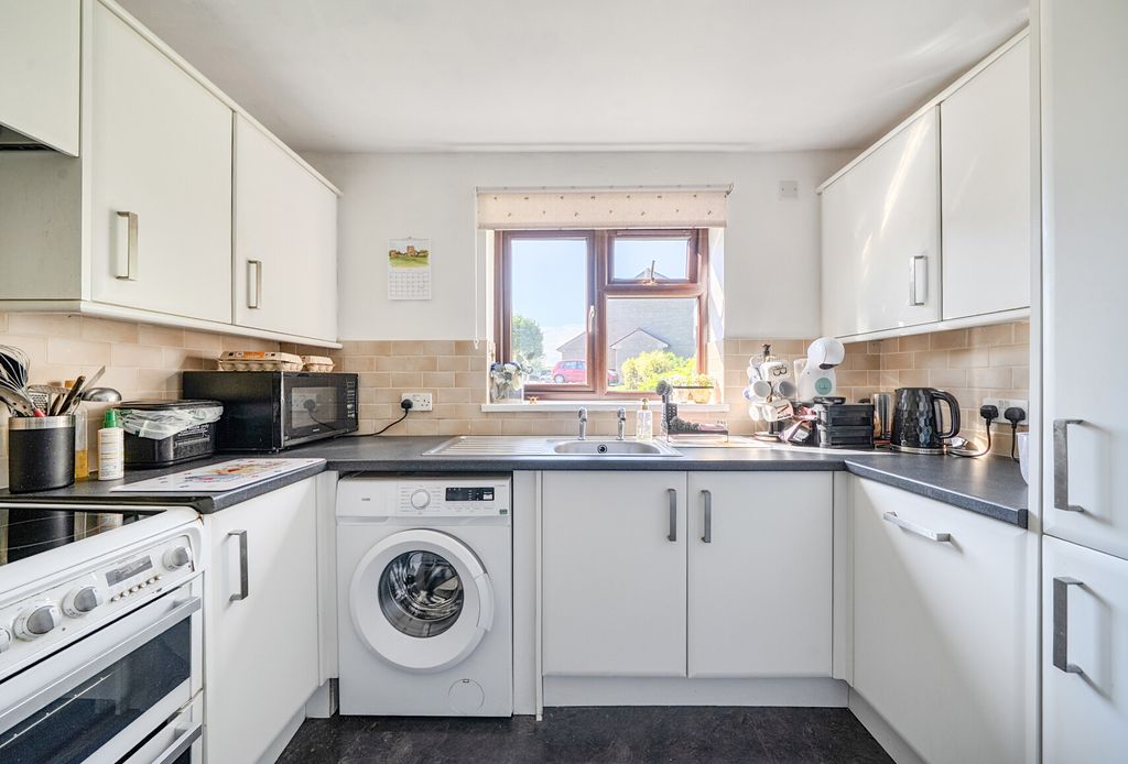Property photo 2 of 14 1481209-12-6A3573...