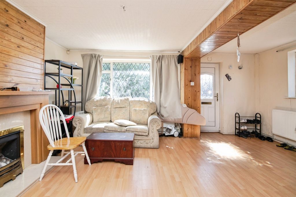 Property photo 2 of 20